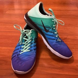 NIKE SNEAKERS